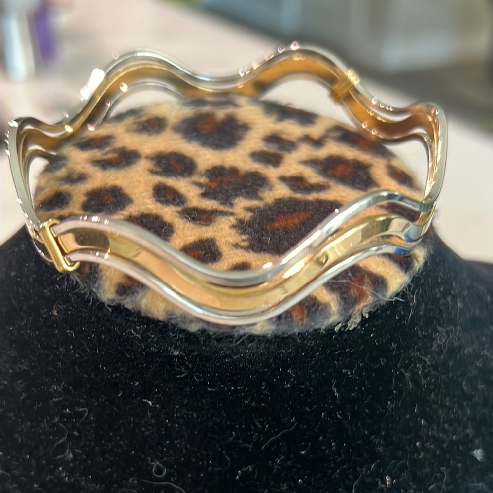Vintage Avon Elegant Two-Tone Wavy Bangle Bracelet